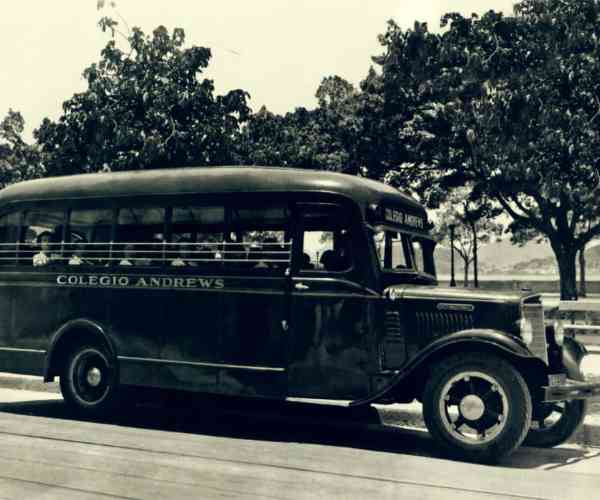 Ônibus escolar do Colégio Andrews dos anos 1930